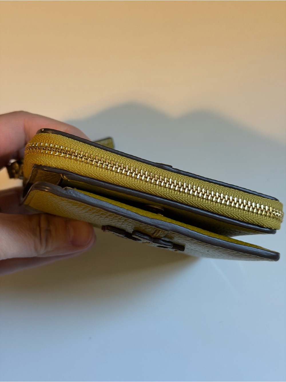 Tory Burch Green Pebbled Leather Zip Wallet - Picture 6 of 8
